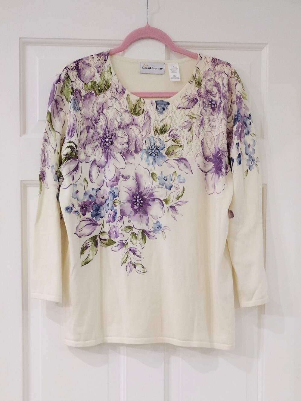 Alfred Dunner Sz LFloral Scoop Neck Women's Top in Cream and Lilac - Picture 7 of 17